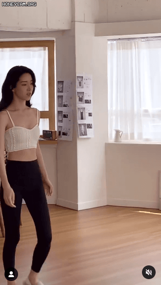 데뷔한지 17년차라는 뷰티 모델 눈나