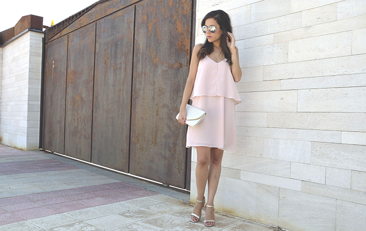 look_verano_summer_outfit_pink_dress_gold_sandals