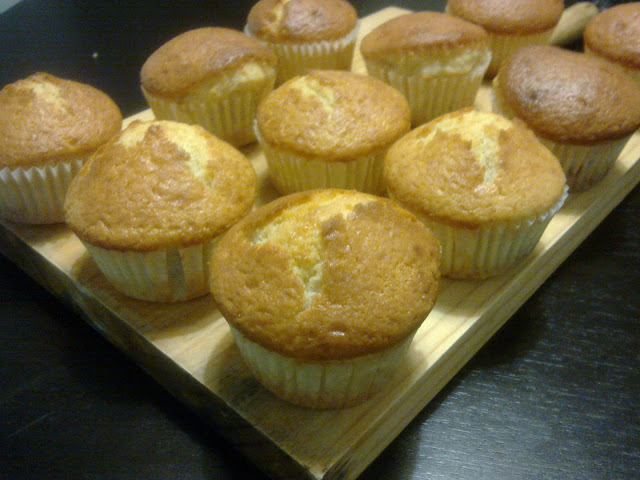 Muffins magdalenas con mermelada de frambuesa