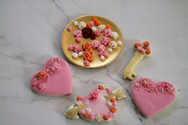 flaming heart cookies,fondant flowers,heart cookies,Wedding cookies ideas,silicon flower mold,fondant cookies,Valentine's day,valentines,cookie decorating blogs,easy cookie decorating,