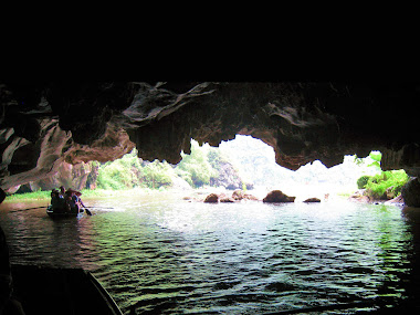Dentro das grutas de Tam Coc