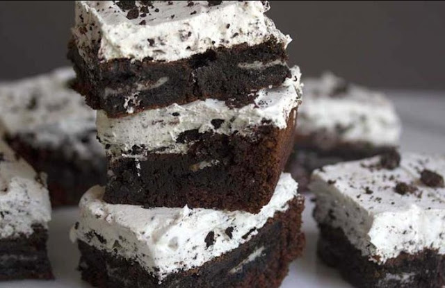 Fudgy Cookies and Cream Brownies #desserts #cookies