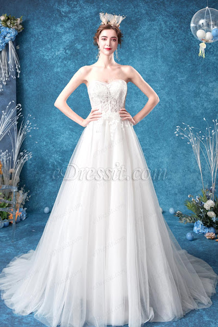 corset wedding dress with lace embroidery and long tail