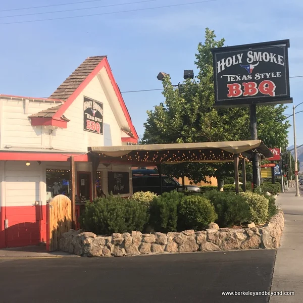 exterior of Holy Smoke Texas Style BBQ in Bishop, California