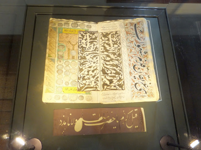 старинный Коран в музее кружащихся дервишей в Конье