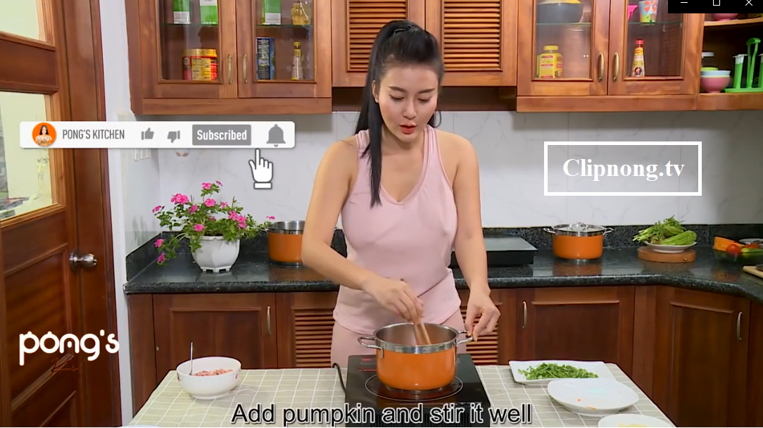 [ Clip ] Để lộ vòng 1 nhạy cảm khi dạy nấu ăn trên Youtube Lộ clip HOT hôm ...