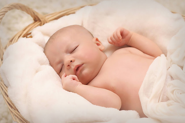 طرق تساعد في نوم الاطفال.