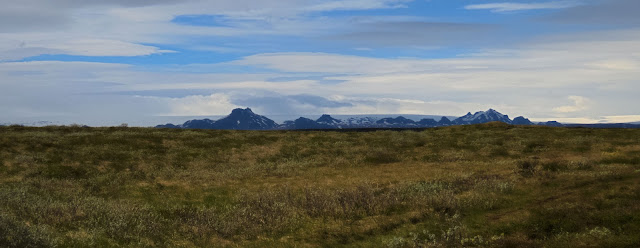 Self-drive around Iceland's Golden Circle: Mountain views