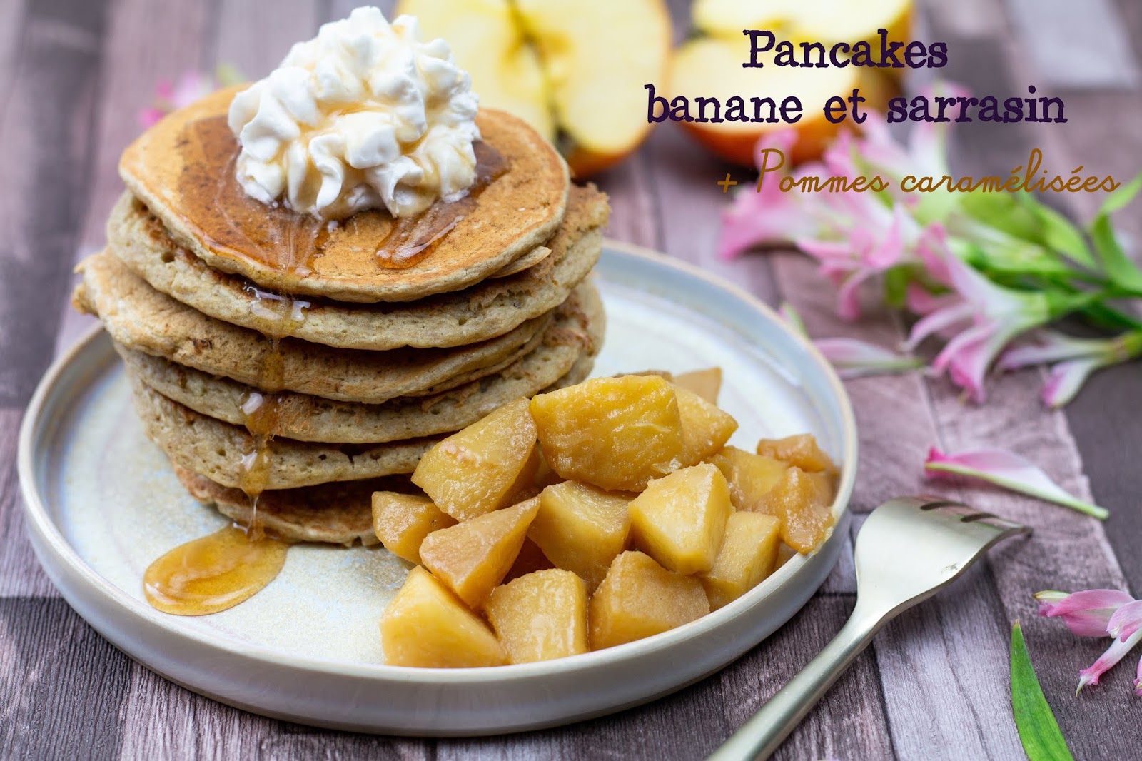 Pancakes à la banane et flocons de sarrasin, de pommes