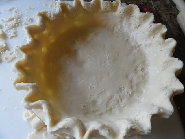 Line pie plate with flaky pastry dough and crimp edge.