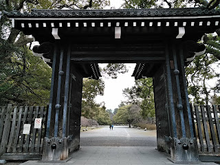 京都御苑：下立売御門から中を見る