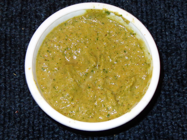 INGREDIENTS 1/4 cup chopped onions 3 garlic cloves, chopped 2 tbsp. chopped parsley ½ tsp. dried oregano leaves or 1 tsp. fresh 1½ tsp. salt ½ tsp paprika ¼ tsp ground black pepper ½ tbsp. soften butter 2 tbsp. olive oil METHOD Make the chimichurri paste placing all the ingredients in a blender.