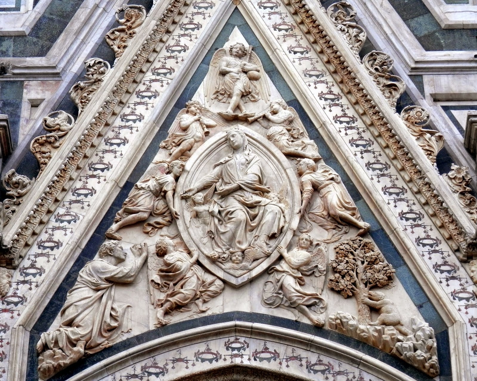 La mano di Leonardo: Duomo: Santa Maria del Fiore (Porta della Mandorla)