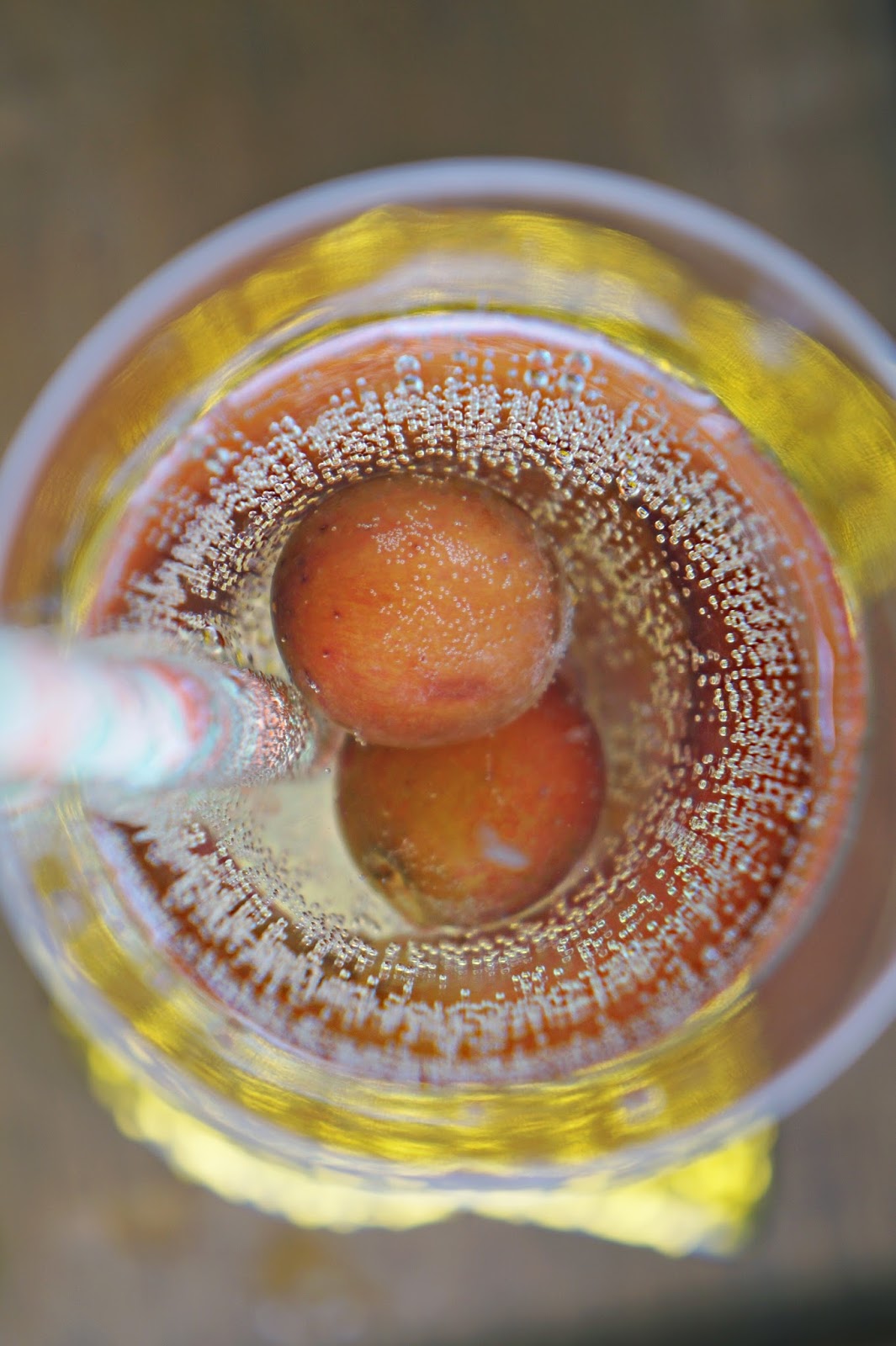 How to Create Your Own Wine Spritzer Bar / Carmen Varner // Lifestyle