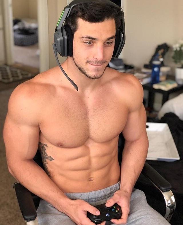 muscular-gamers-fit-shirtless-body-dudes