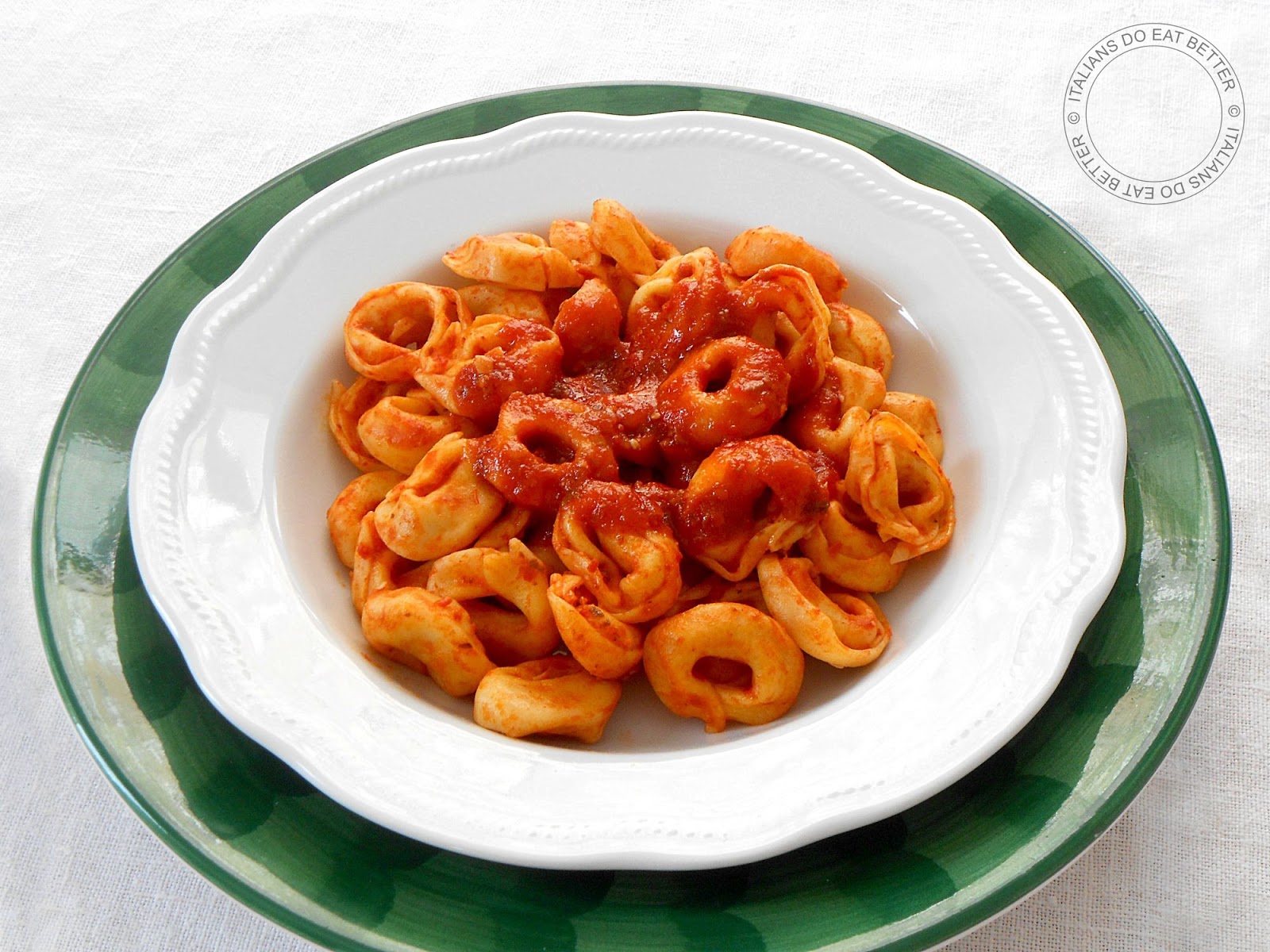 TORTELLINI DI CARNE AL RAGÙ NAPOLETANO - ITALIANS DO EAT BETTER