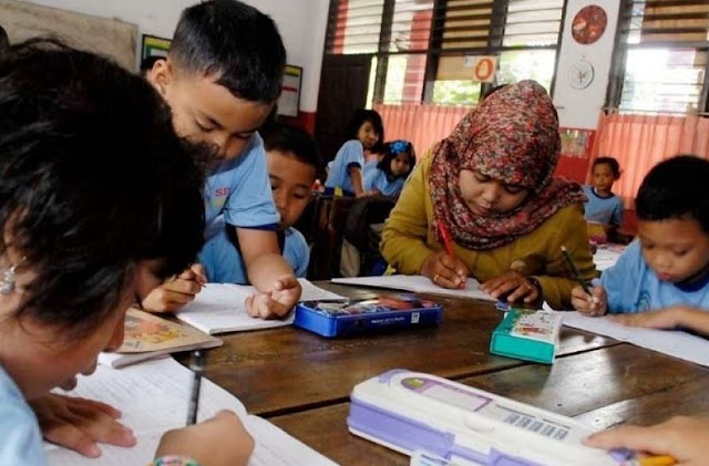 7 Contoh Sikap Guru Teladan Yang Wajib Anda Miliki Sekolahdasarnet 