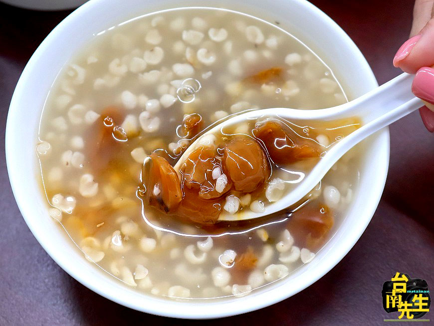 台南薏仁湯/20多年手藝老店新開/天然手工熬煮無化學添加/全系列低糖製作不甜膩/還有無糖可選擇/內用空間乾淨明亮舒適/價格親民料多實在CP 值高