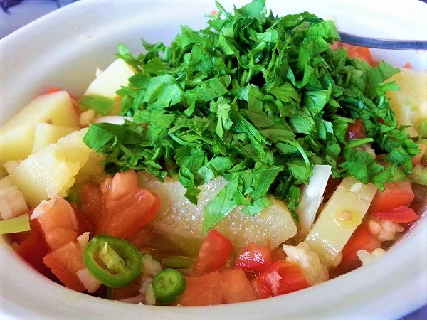 How to make a salad of boiled potatoes for the diet