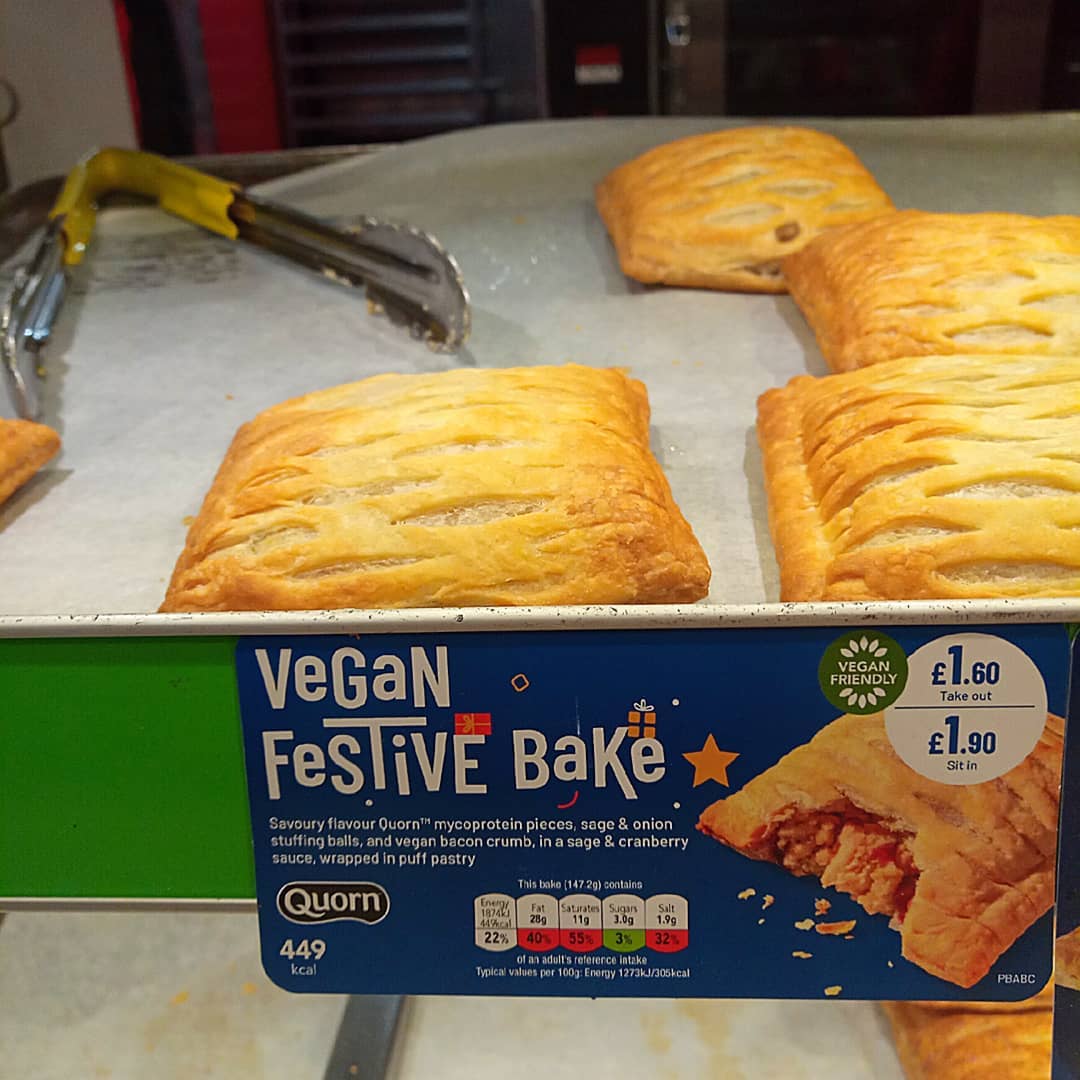 Supersupergirl's Food Reviews [Review] Greggs VEGAN Festive Bake and