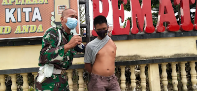 Tuntut Keadilan Untuk Putranya, Serda Lily Ginting Nangis di Depan Polres Siantar