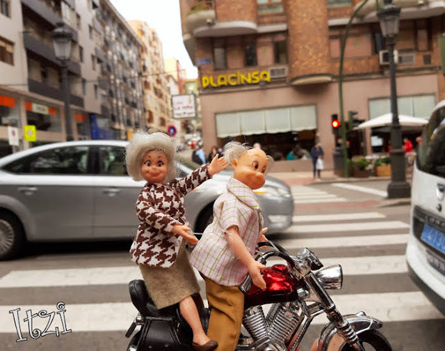 Muñecos familia Hogarín