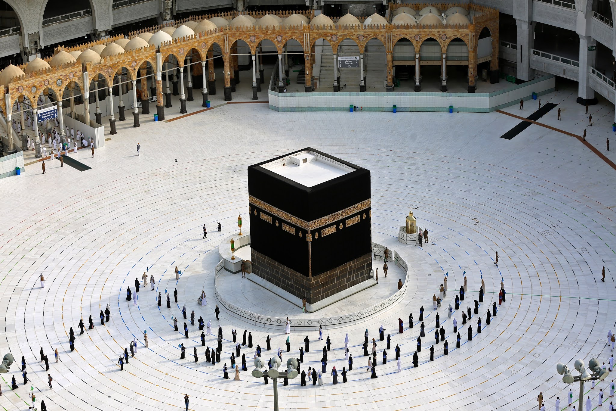 Sebelum islam datang mayoritas masyarakat mekkah bermata pencaharian di bidang