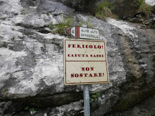 pericolo caduta sassi canzo