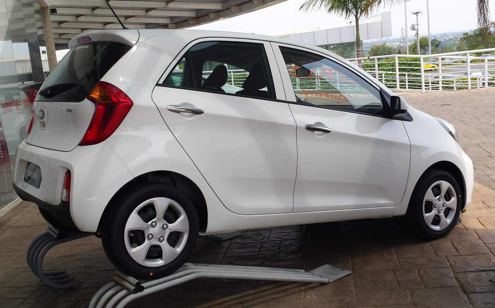 Kia Picanto 2016 versão básica fotos e especificações
