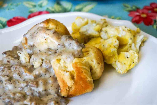 Biscuit and Gravy Ring