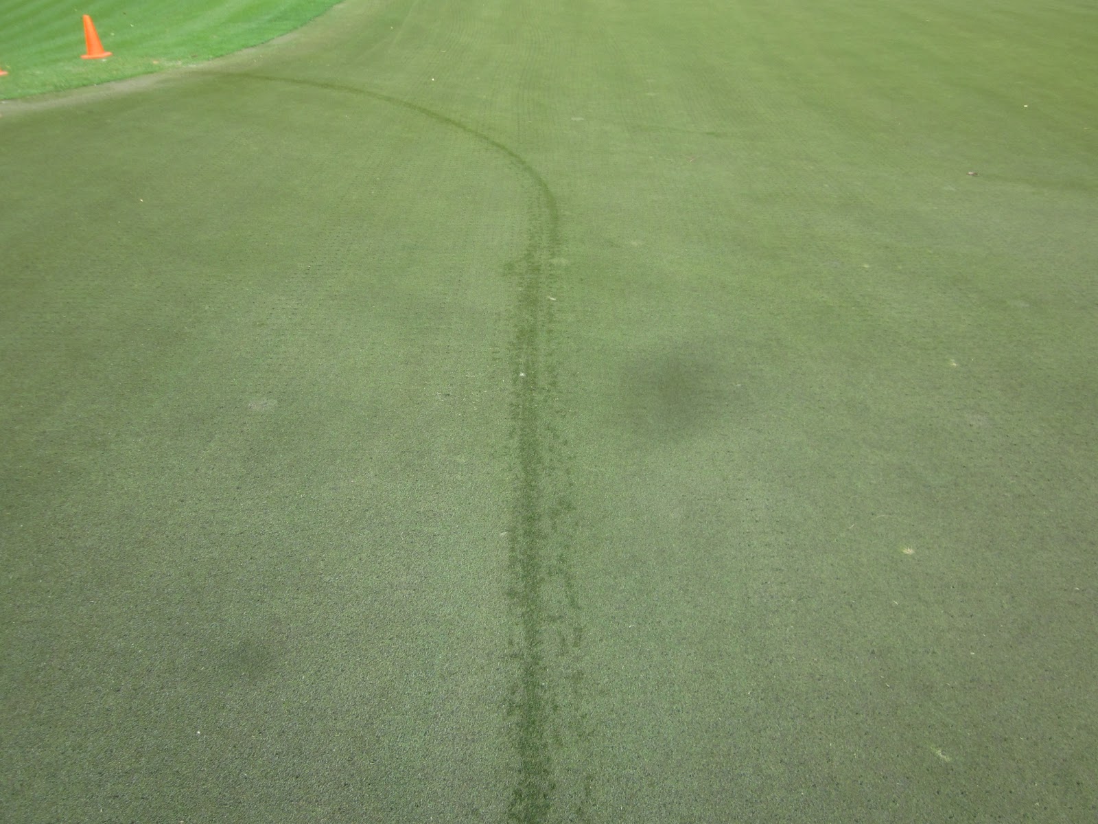 Colleton River Club Golf & Agronomy Hydraulic leak on 6 green of the