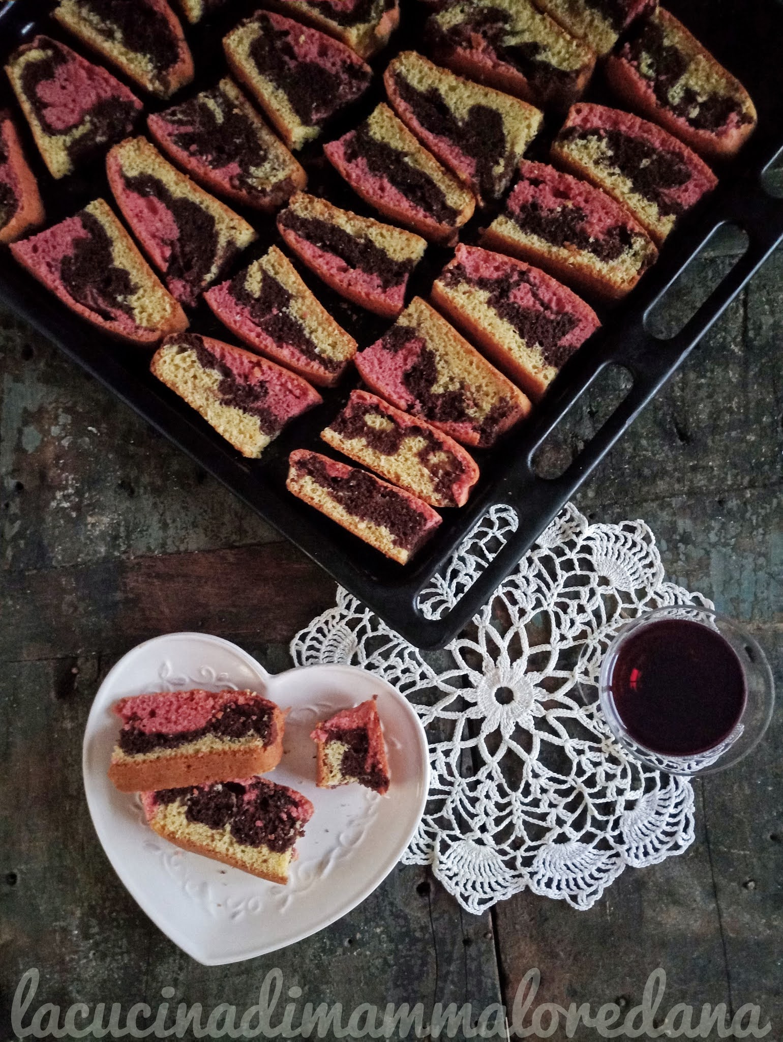 Biscotti Crostelli zuppa inglese e caffè e cioccolato la cucina di mamma