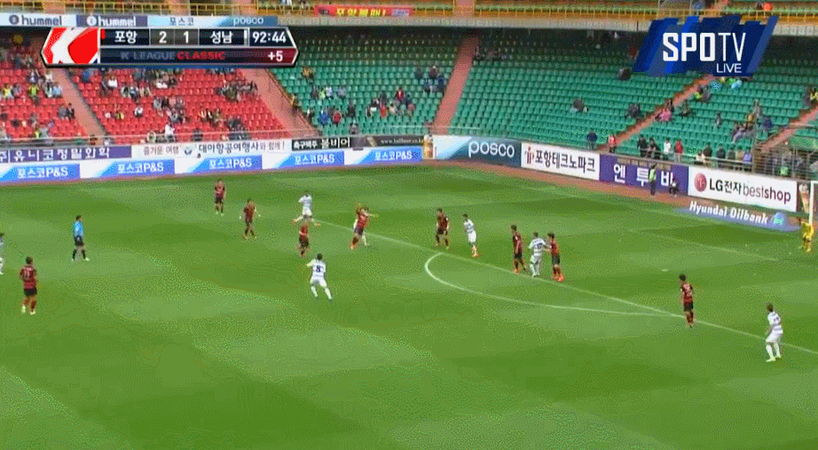 2대0으로 89분까지 지고있던 원정팀....... 그리고 추가시간이 되는데...ㄷㄷ gif | 인스티즈