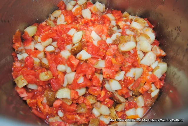 Canning Potato & Tomato Garden Soup: Garden to Canner at Miz Helen's Country Cottage