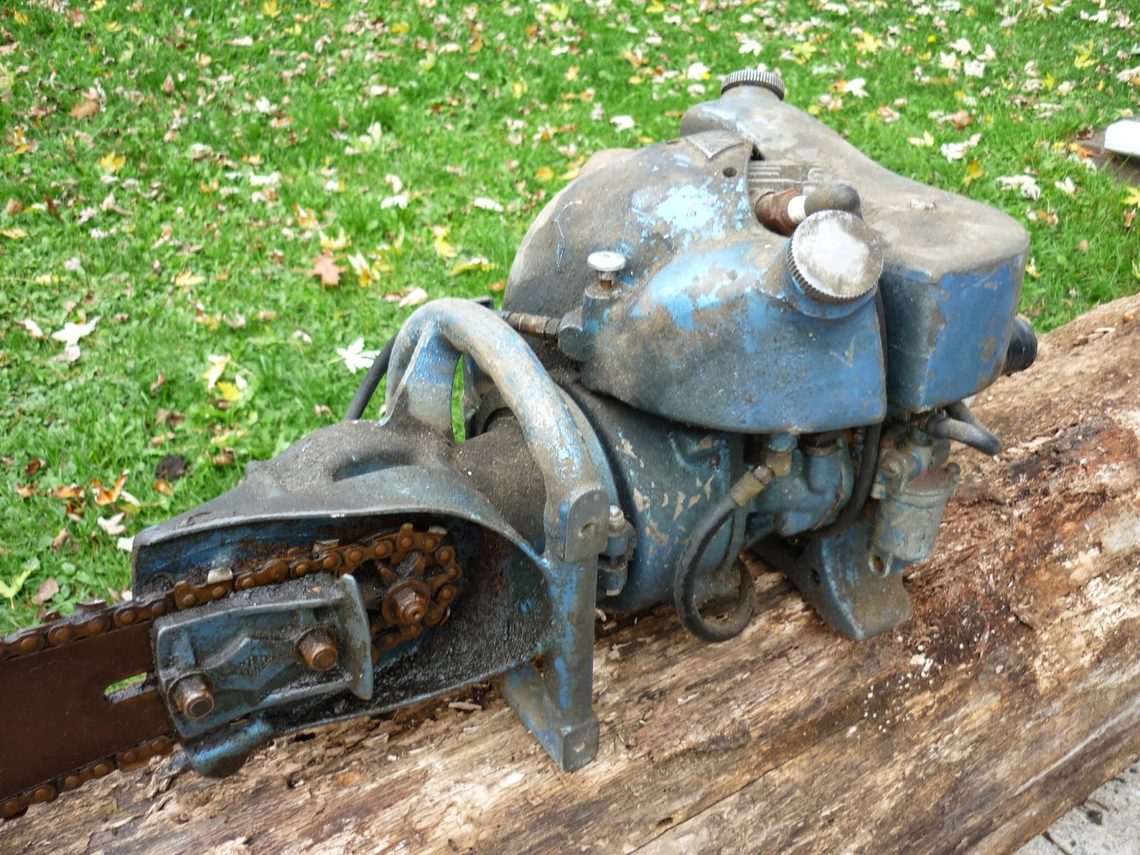 VINTAGE CHAINSAW COLLECTION TITAN 40.