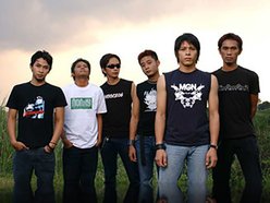 Chord Lagu Peterpan Walau Habis Terang Kwulamuda verse 1 ku terbiasa tersenyum tenang walau ah, hatiku menangis kaulah cerita tertulis dengan pasti selamanya dalam pikiranku selamanya. kwulamuda