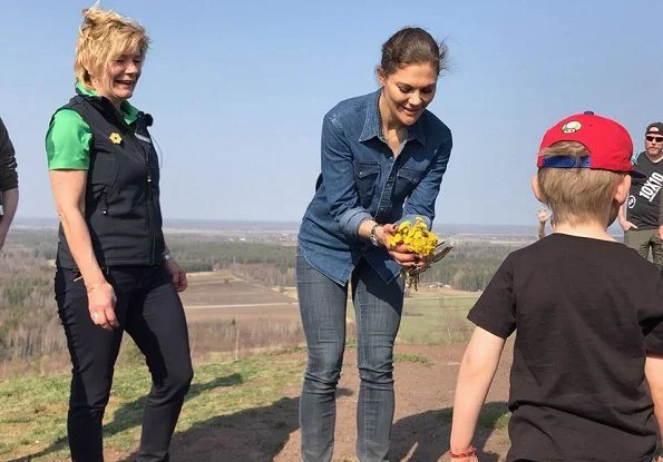 Sixth hiking of Crown Princess Victoria in Sweden takes place in Närke. Governor Maria Larsson welcomed Crown Princess Victoria to Närke