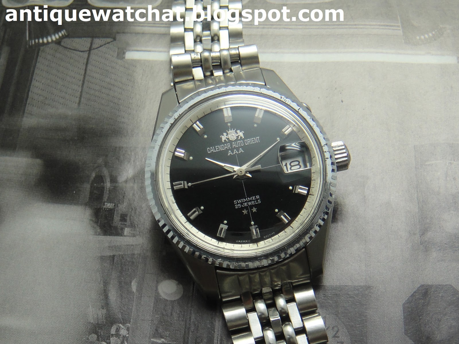 Antique Watch Bar CALENDAR AUTO ORIENT AAA SWIMMER 25 JEWELS AUTOMATIC