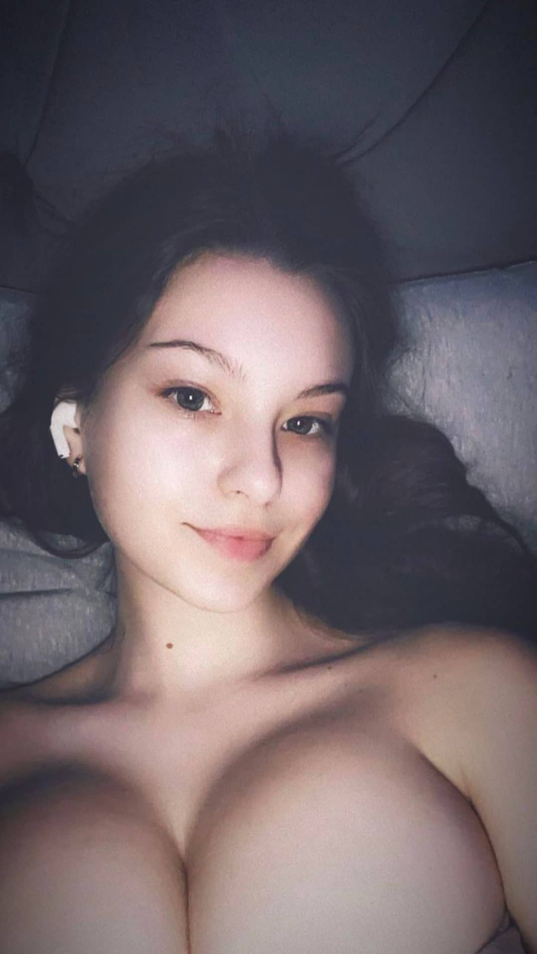 메이컵 지우기 전 vs 후 - 디쁠