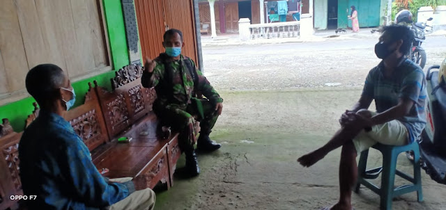 Datangi Warga Door to Door Babinsa Ajak Warga Lansia Ikuti Vaksin Covid- 19 Datangi Warga Door to Door Babinsa Ajak Warga Lansia Ikuti Vaksin Covid- 19