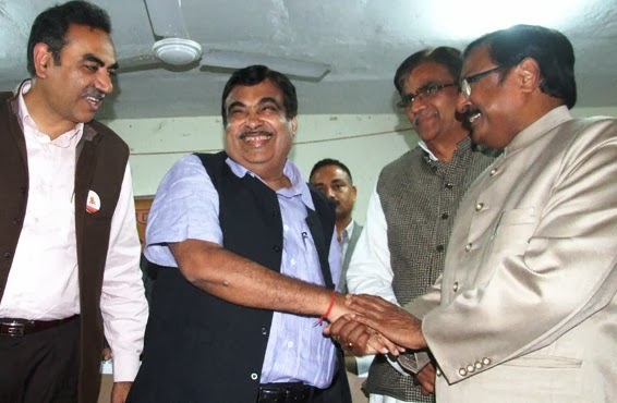 Satya Pal Jain, Chairman for National Committee for Legal Affairs & Election Commission Issues, greets Nitin Gadkari. (IE Photo: Sumit Malhotra)