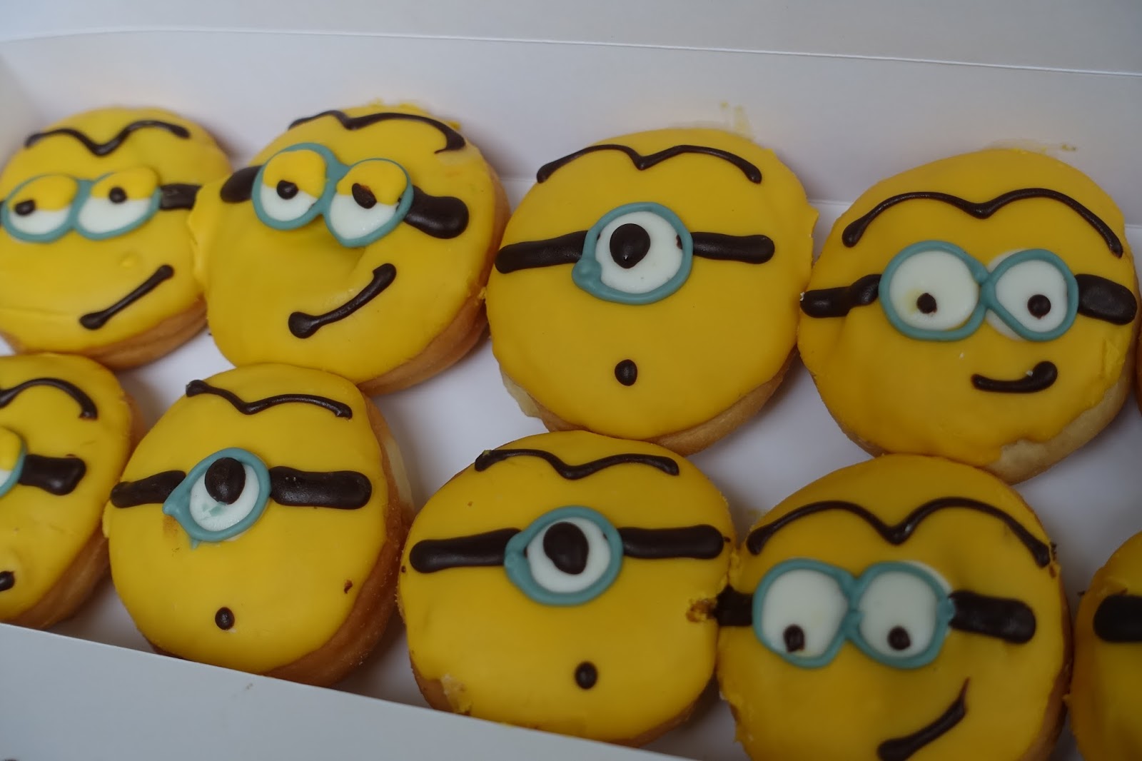 Giveaway: Despicable Me donuts at Mister Donut ~ Philippine Freebies ...