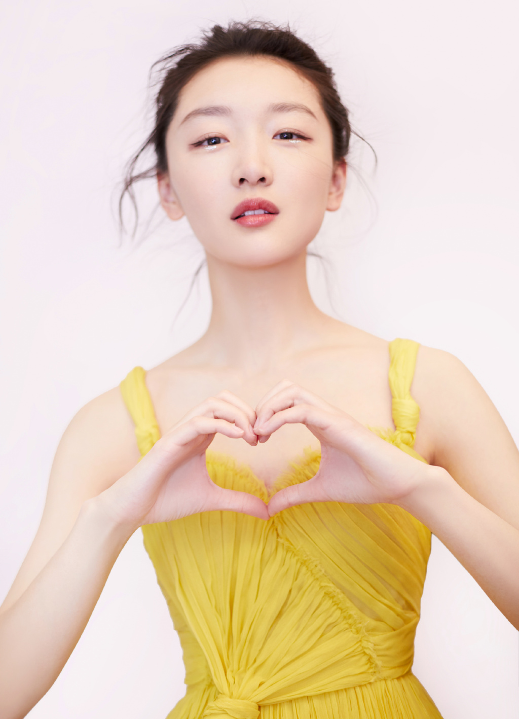 Zhou Dongyu Parts Ways with Mountain Top, Her Agency of 5 Years