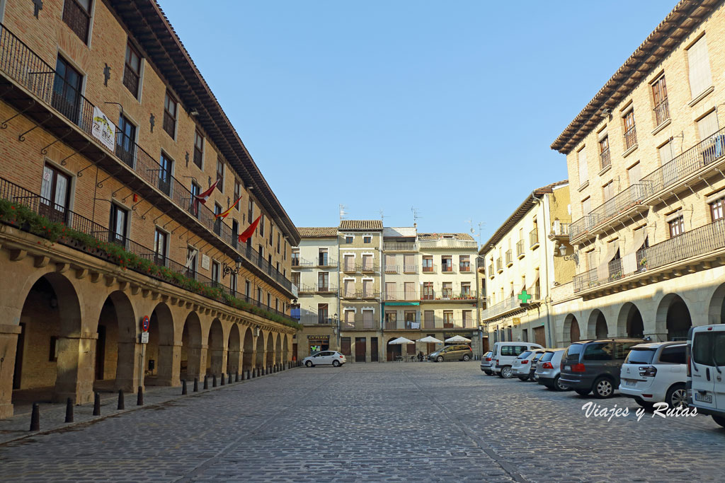 Plaza Julián Mena, Puente la Reina