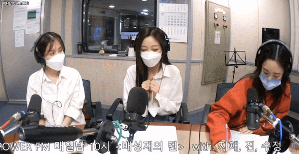 곰 알러지 없는 지애만 모른는 단톡방이 있을지도  똘아이 깡깡 명은 똑똑한 수정이  곰텐