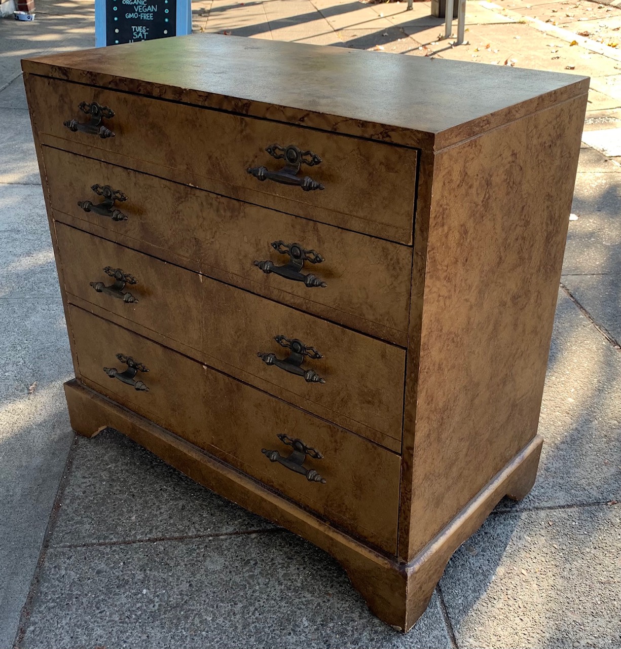 UHURU FURNITURE & COLLECTIBLES SOLD ** BARGAIN BUY** 101444 Gold