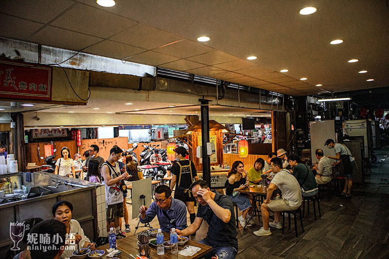 【華西街夜市美食】小王煮瓜。必比登!網評盛讚『黑金滷肉飯』 【華西街夜市美食】小王煮瓜。必比登!網評盛讚『黑金滷肉飯』
