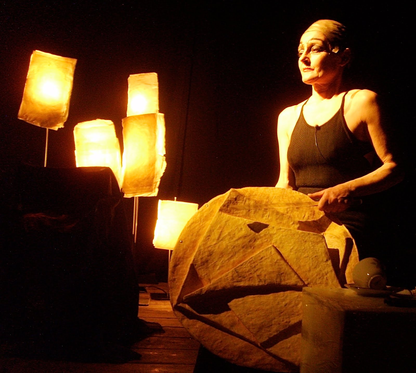 Cinema e Teatro LA TERRA DESOLATA spettacolo cult di Annig Raimondi il 16 e 17 marzo sui Navigli Cinema e Teatro LA TERRA DESOLATA spettacolo cult di Annig Raimondi il 16 e 17 marzo sui Navigli