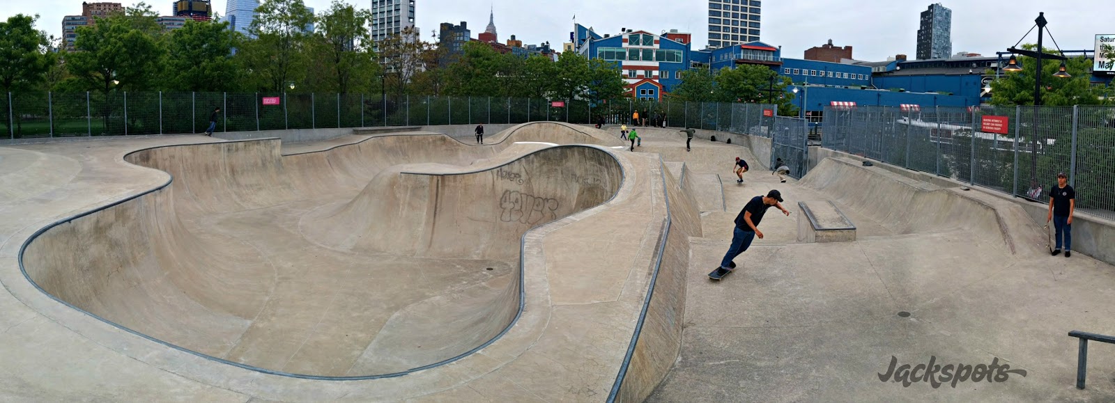 NewYork Le skatepark Chelsea Pier 62 à Manhattan Jackspots