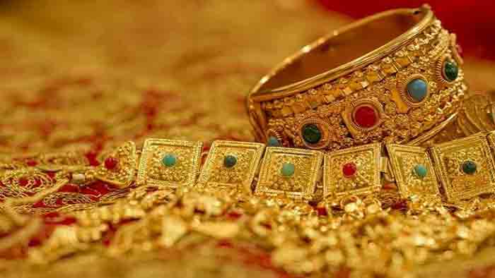 Kochi, news, Kerala, Top-Headlines, gold, Price, Business, Gold prices fall in Kerala; The price of sovereign gold Rs 34,720